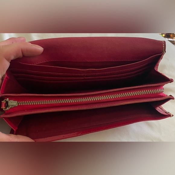 Auth Vivienne Westwood red patent leather long wallet. In EUC w/ silver emblem - Picture 6 of 9